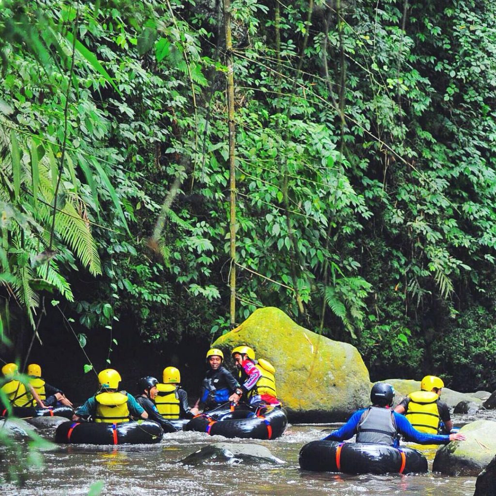 Spot River Tubing di Malang Batu