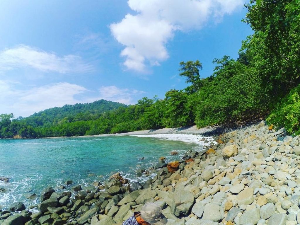 pantai batu