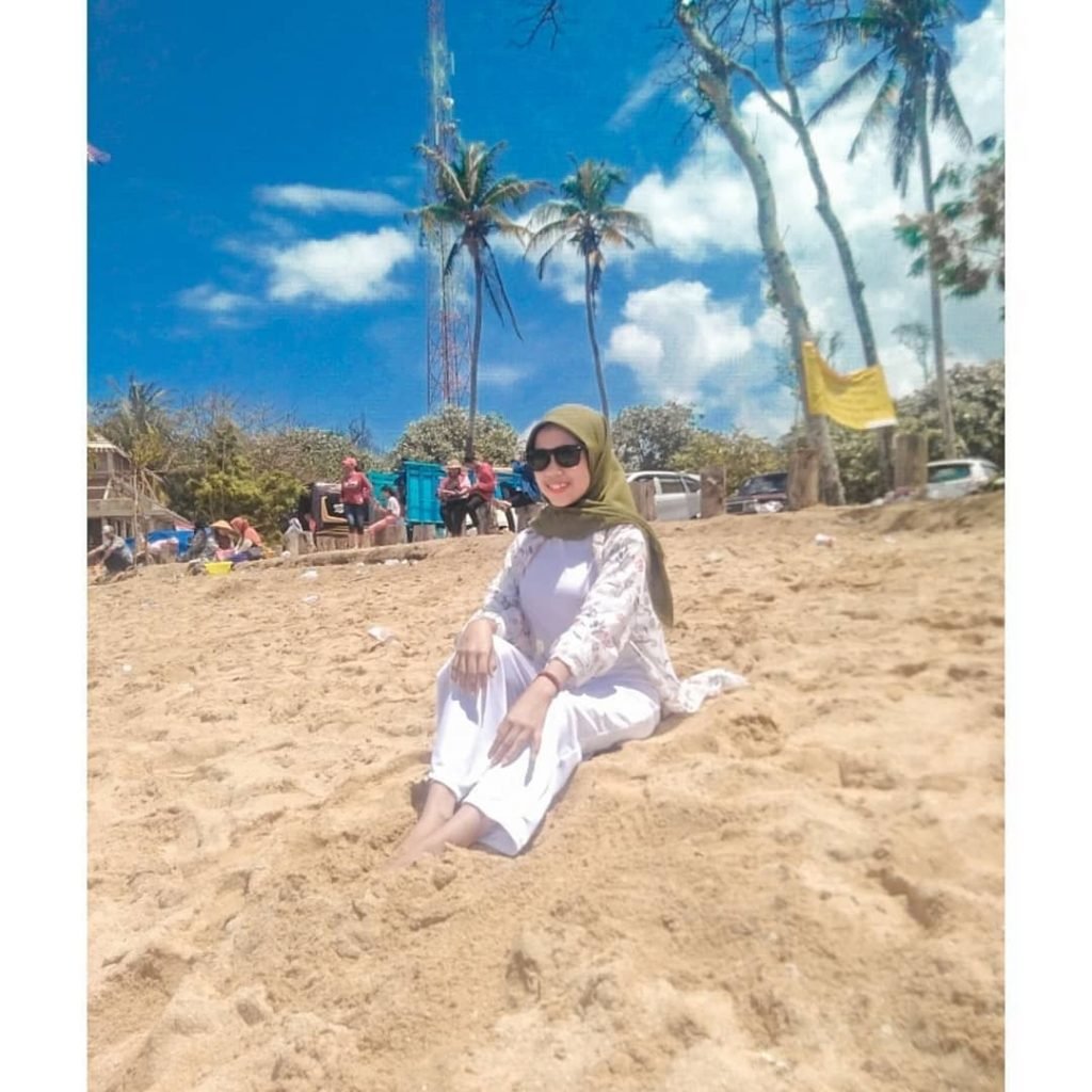 pantai balekambang jawa timur