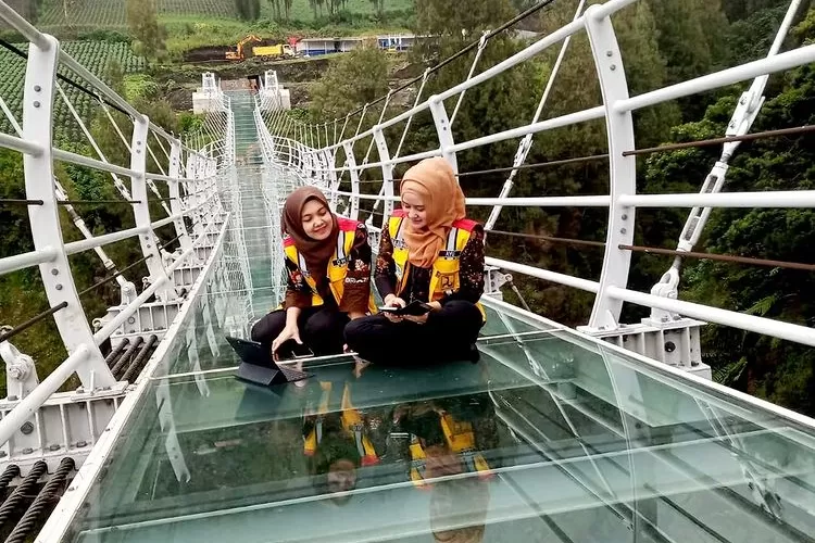 wisata jembatan kaca bromo