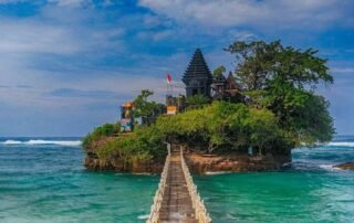Jembatan Ikonik Pantai Balekambang