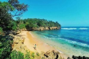 Pemandangan Pantai dari atas bukit Pemandangan Pantai dari atas bukit