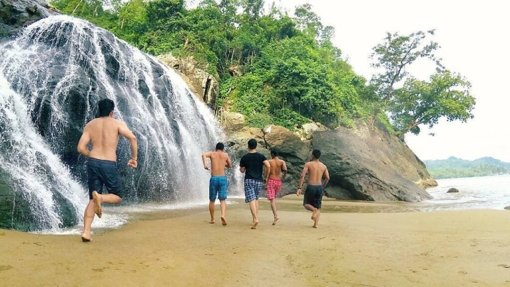 spot ikonik pantai banyu anjlok spot ikonik pantai banyu anjlok