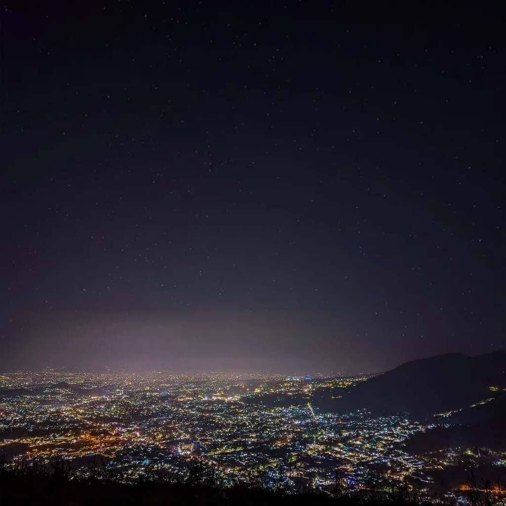 Paralayang Batu Malam Hari