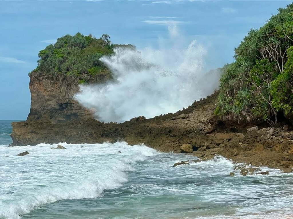 ombak ekstrim pantai watu lepek ombak ekstrim pantai watu lepek