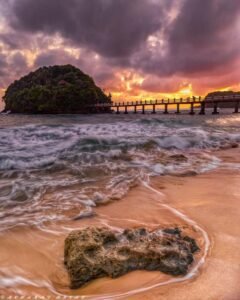 Ombak Pantai Jembatan Panjang Tanjung Sirap