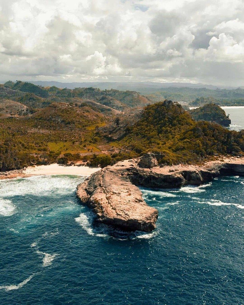 Formasi Batu Karang Ikonik Formasi Batu Karang Ikonik