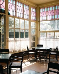 Tempat duduk di Toko Oen Malang