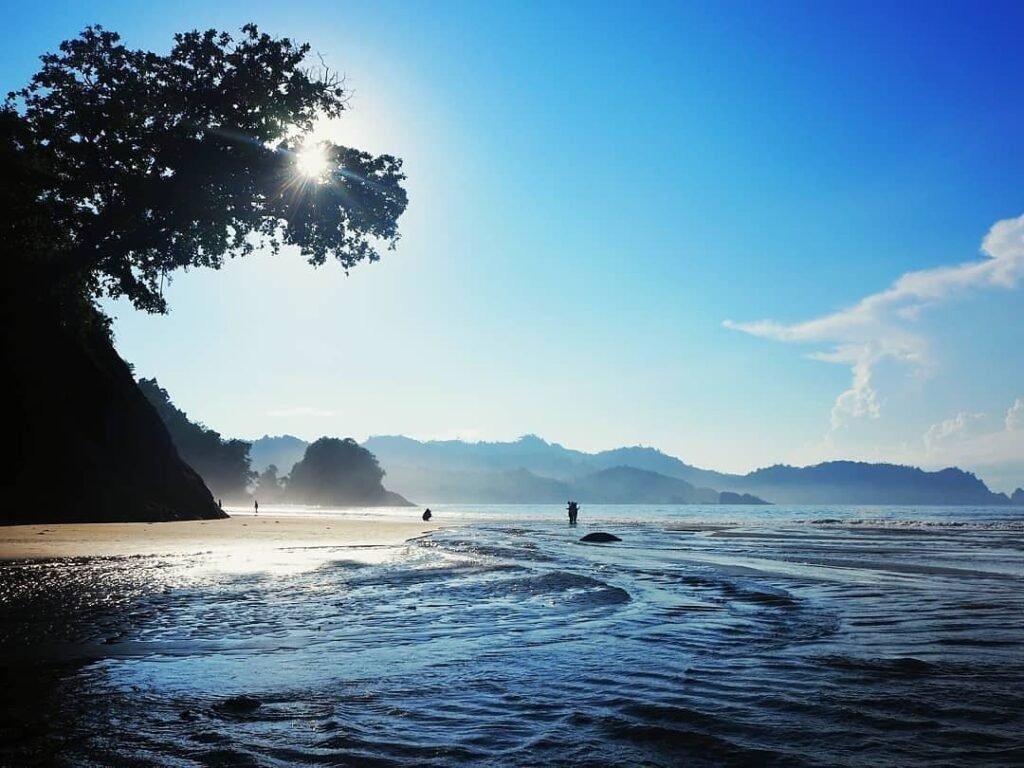 perahu menuju pantai banyu anjlok perahu menuju pantai banyu anjlok