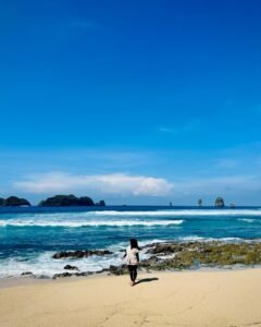 Mengabadikan momen di Pantai Watu Pecah