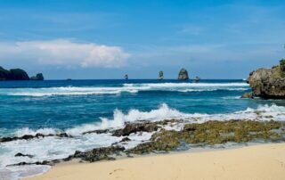 Panorama Pantai Watu Pecah