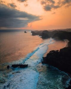 Keindahan Pantai Kondang Iwak