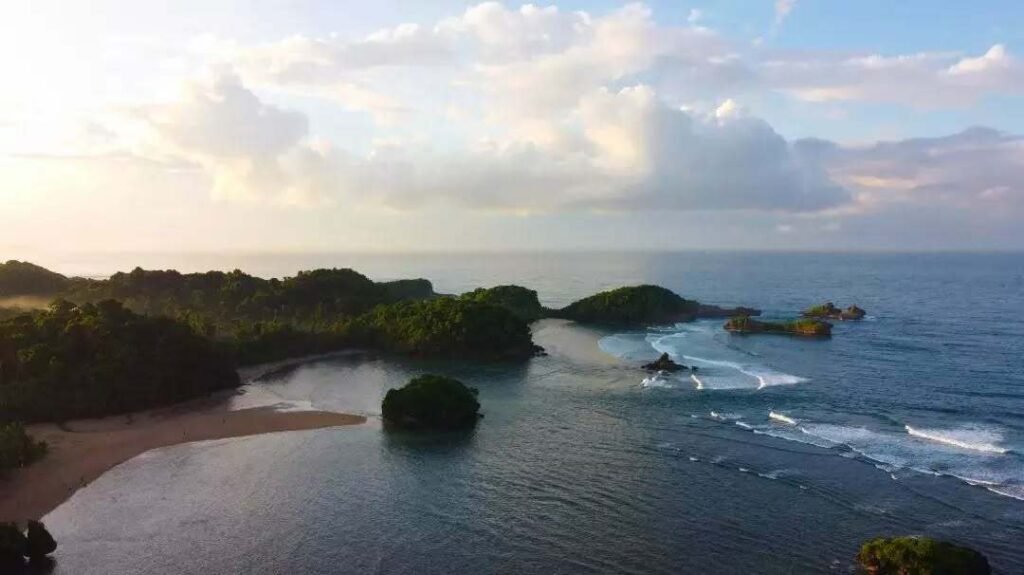Keindahan Pantai Kondang Merak Keindahan Pantai Kondang Merak