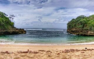 Pantai Kedung Celeng Malang