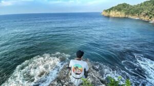 Mengabadikan momen di atas tebing Mengabadikan momen di atas tebing