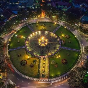 Keindahan Alun-alun Tugu Malang dari atas saat malam hari