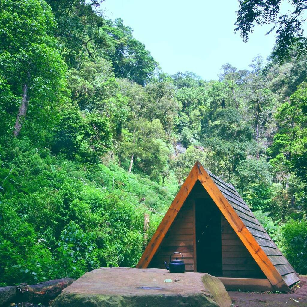 Spot foto di rumah segitiga kayu Spot foto di rumah segitiga kayu