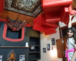 Wahana rumah terbalik di Eco Green Park