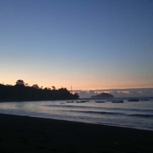 Keindahan Pantai Tamban saat sore