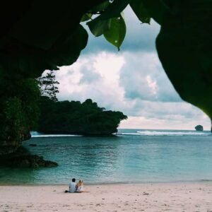 Mengabadikan momen di Pantai Bangsong