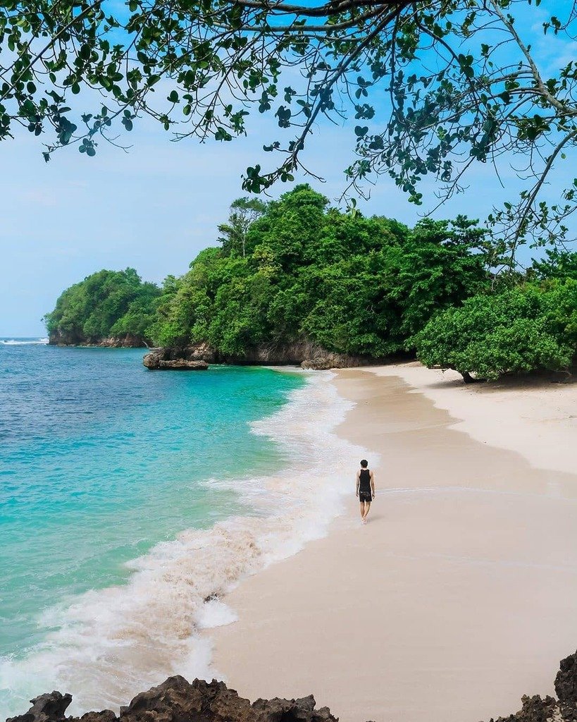 Pantai Tiga Warna Pantai Tiga Warna