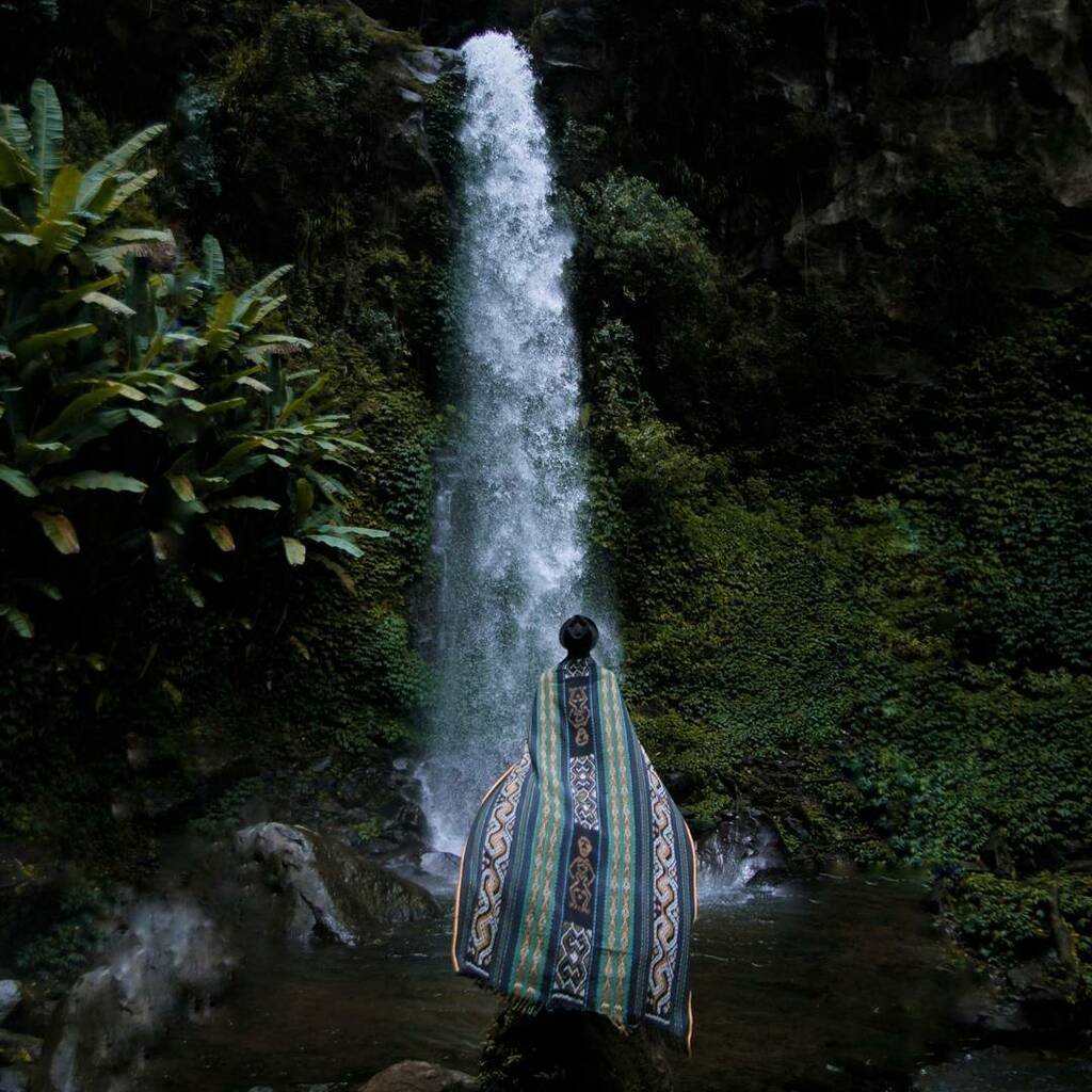 Aliran air Coban Tengah yang lembut dan jernih Aliran air Coban Tengah yang lembut dan jernih