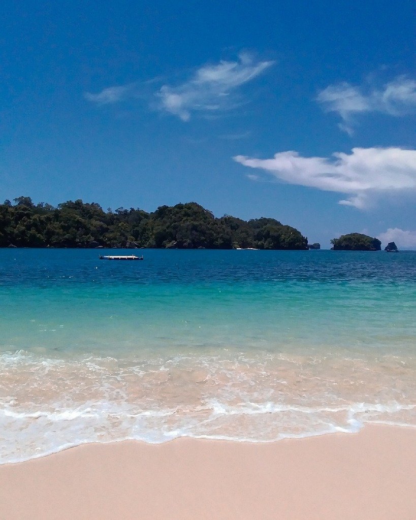 Pantai Tiga Warna Pantai Tiga Warna