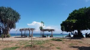 Area bersantai di Pantai Jolangkung