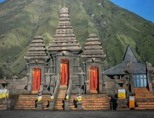 Wisata Religi Pura Luhur Poten Bromo 2026: Panduan Lengkap, Tips Berfoto, dan Sisi Lain Kehidupan di Lautan Pasir