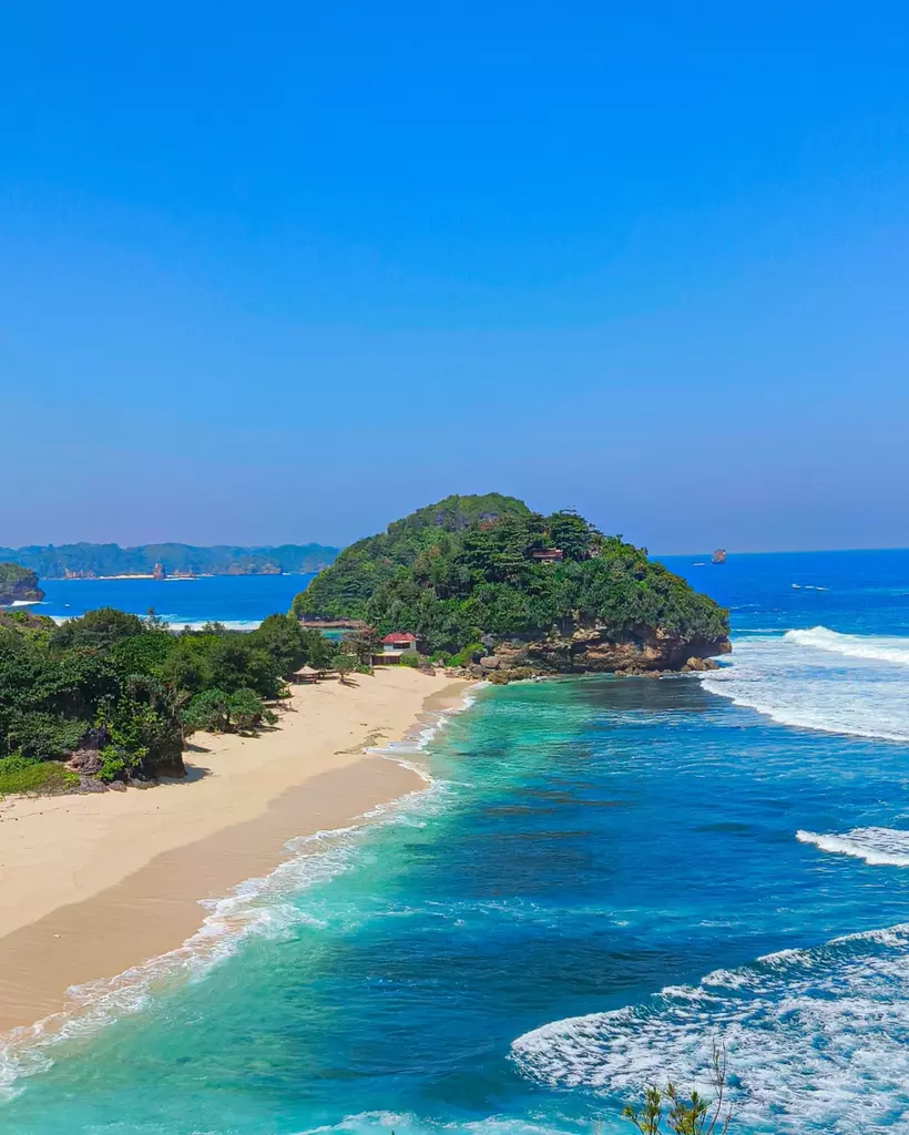 Formasi batu karang Pantai Watu Leter Formasi batu karang Pantai Watu Leter