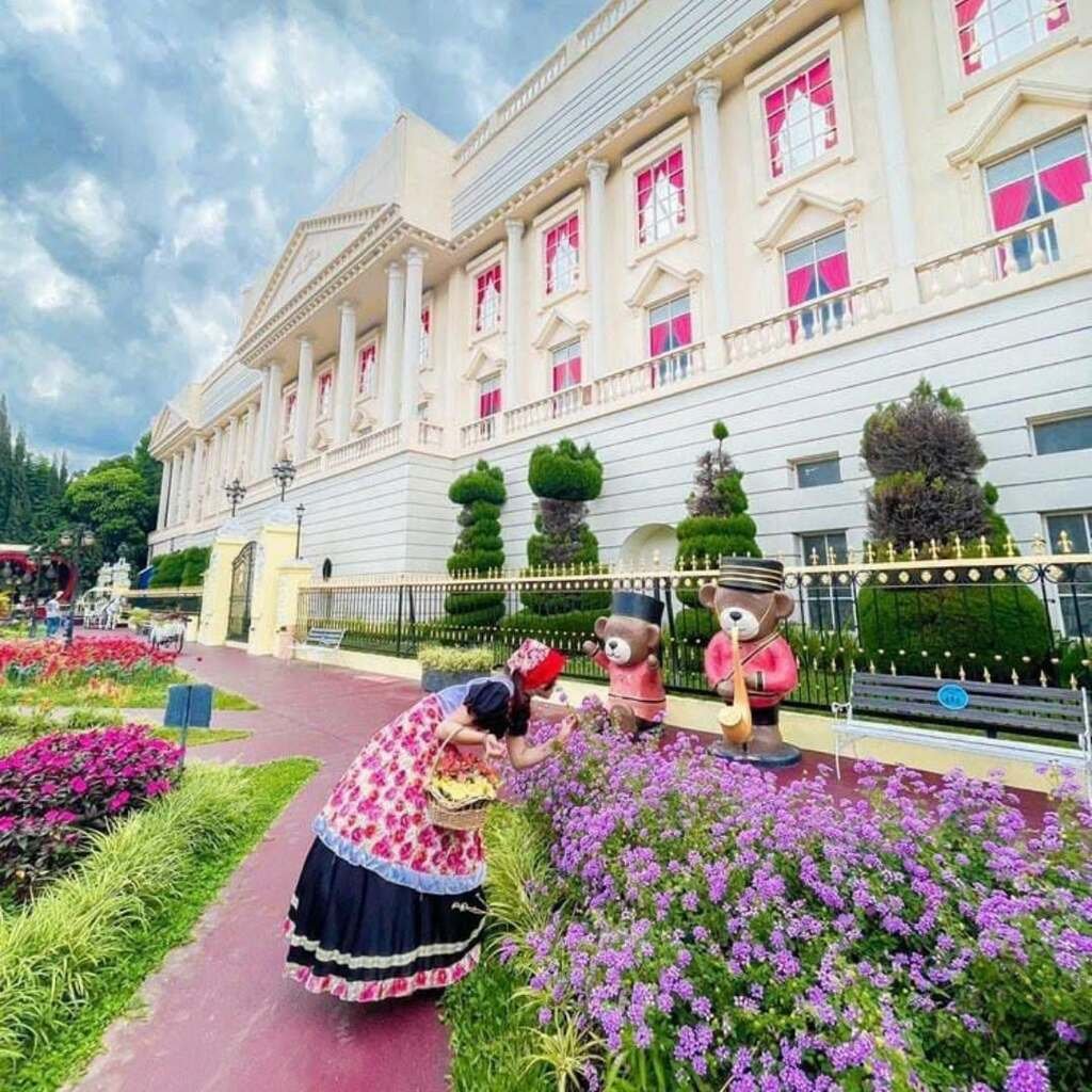 Zona Buckingham Palace di Museum Angkut Zona Buckingham Palace di Museum Angkut