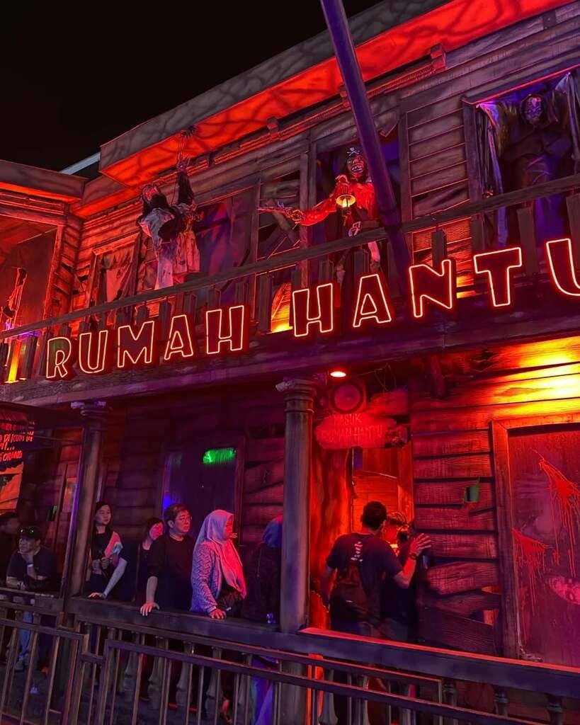 Wahana Rumah Hantu di Batu Night Spectacular