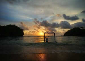 Spot ayunan di Pantai Ngliyep