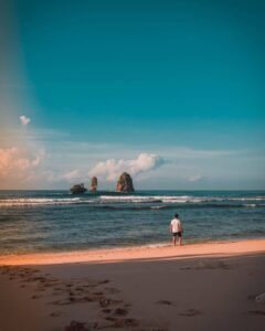 Keindahan Pantai Mini saat golden hour