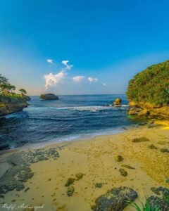 Panorama Pantai Teluk Putri
