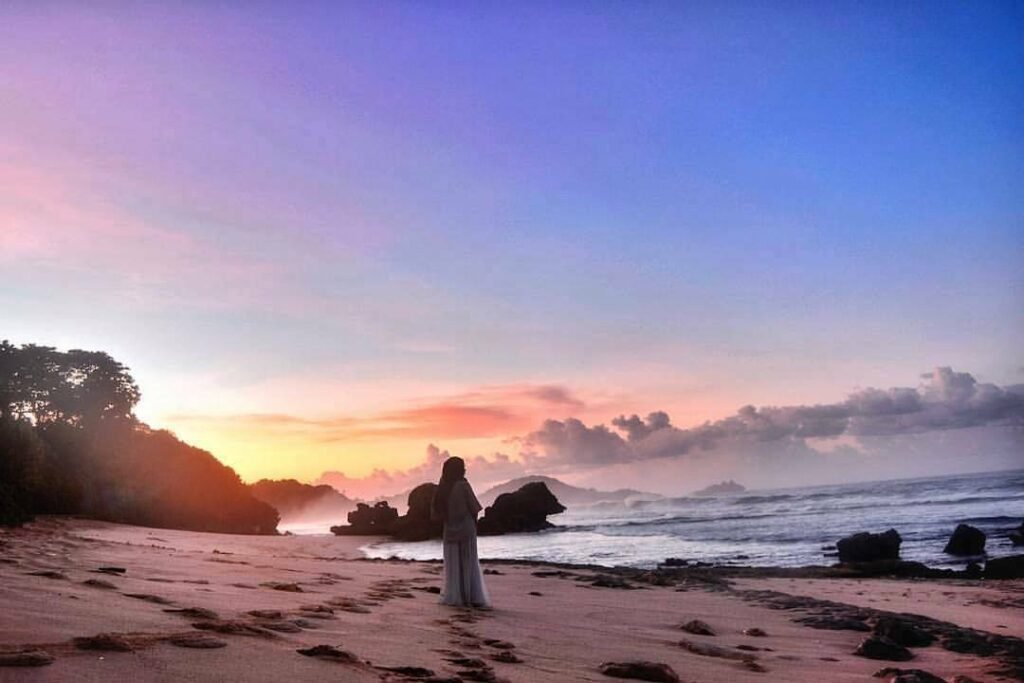 Panorama sunset memukau di Pantai Selok