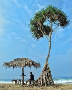 Salah satu spot menarik di Pantai Jolangkung
