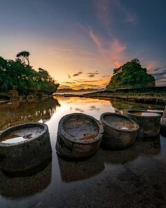 Keindahan Pantai Parang Dowo saat matahari terbenam Keindahan Pantai Parang Dowo saat matahari terbenam