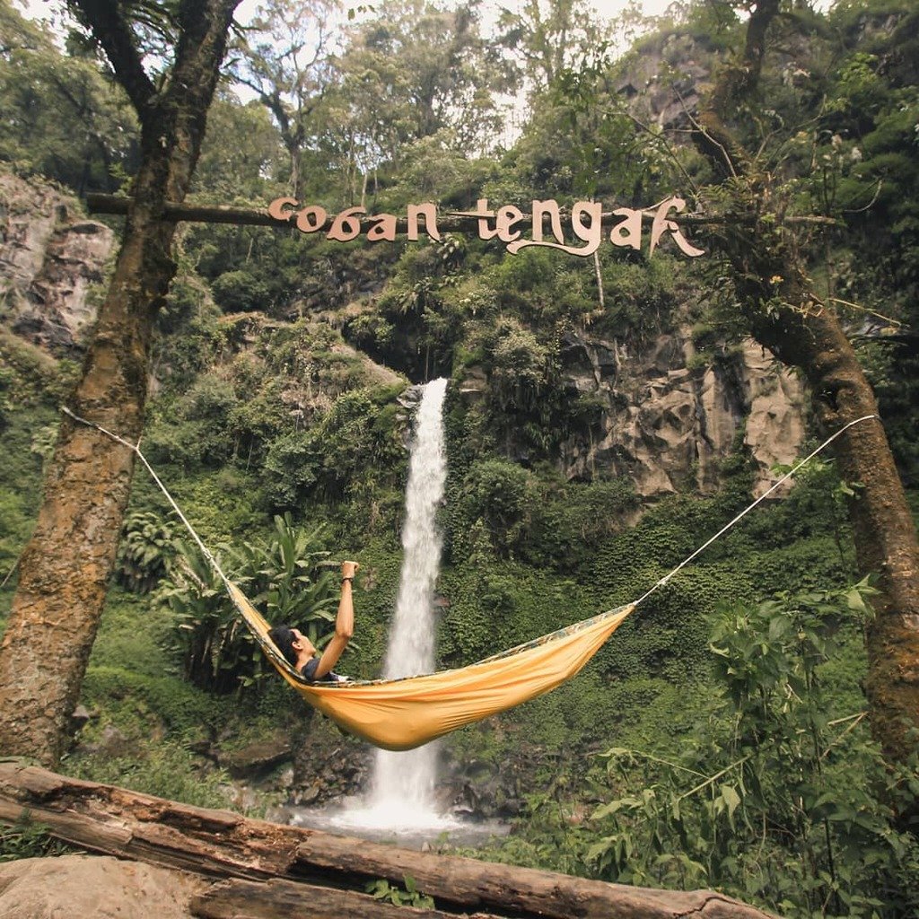 Spot foto di tulisan kayu "Coban Tengah" Spot foto di tulisan kayu "Coban Tengah"