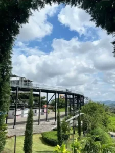 Sky Bridge yang menjadi ikon Malang Skyland