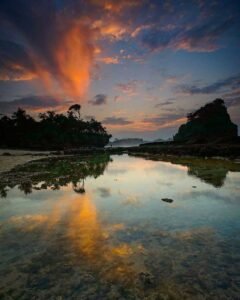 Pesona sunset di Pantai Parang Dowo Pesona sunset di Pantai Parang Dowo