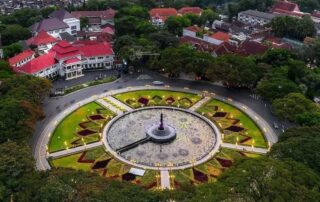 Panorama Alun-alun Tugu Malang dari ketinggian