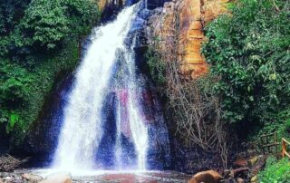 Air Terjun Coban Kethak Malang dengan aliran air jernih