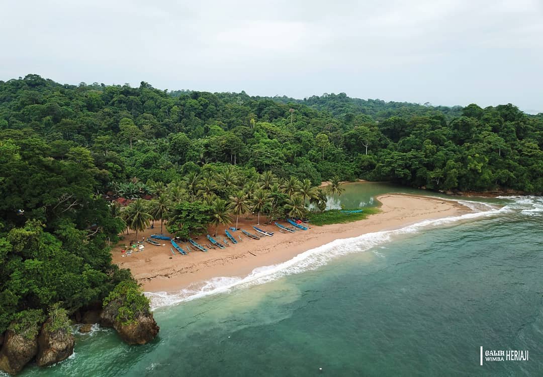 Panorama indah Pantai Ngentup