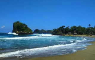 Keindahan Pantai Jolangkung