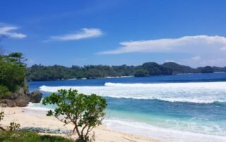 Keindahan Pantai Clungup Malang