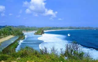 Panorama Pantai Parang Dowo dari atas bukit