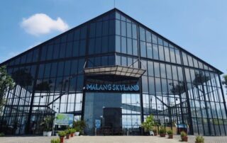 Zona rekreasi Malang Skyland di dataran tinggi dengan suasana sejuk