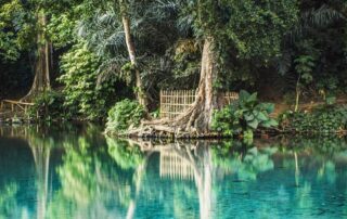 Sumber Sira Malang dengan kolam mata air jernih berwarna kebiruan