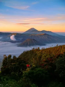 Panorama Gunung Bromo dan Gunung Batok